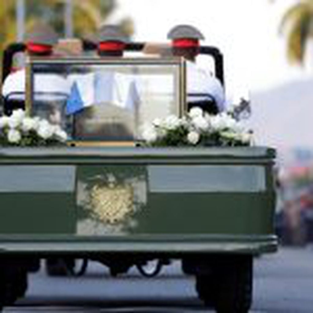 The ashes of Fidel Castro leave the Antonio Maceo plaza for its burial in a private funeral ceremony at the Santa Ifigenia cemetery in Santiago, Cuba Sunday Dec. 4, 2016.(AP Photo/Natacha Pisarenko)