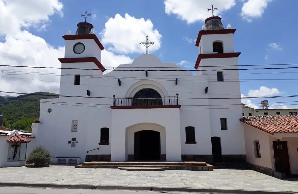 Parroquia Santiago Apóstol en Campo Quijano.