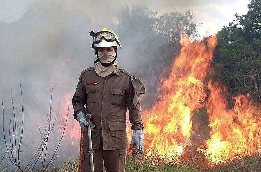 El estado de Acre en el norte brasileño oficializó este domingo el pedido para que las Fuerzas Armadas actúen en el combate de los incendios. (EFE)