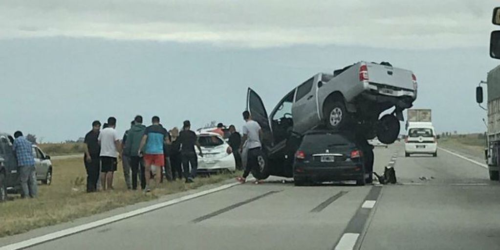 El accidente ocurrió en la autopista Córdoba-Rosario.