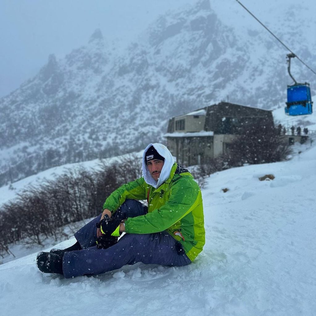 Tomás Holder disfrutando de la nieve en Bariloche.