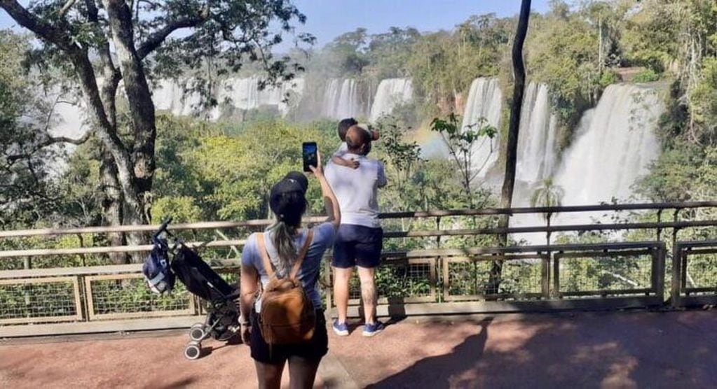Las Cataratas del Iguazú recibieron a residentes en toda Misiones. Los cupos se agotan cada fin de semana.