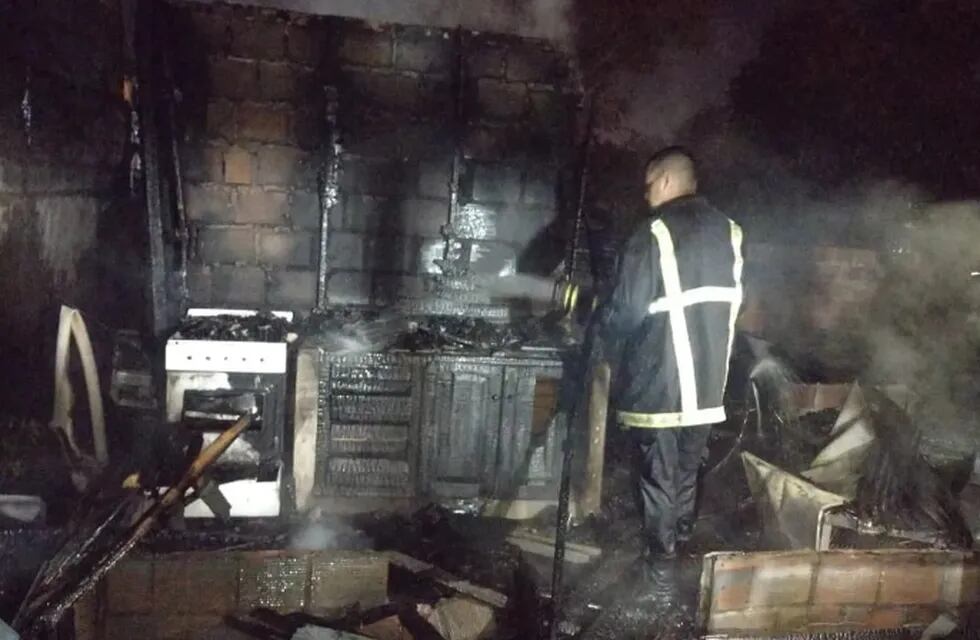 Tragedia en San Pedro: hombre pierde la vida en incendio de su vivienda.