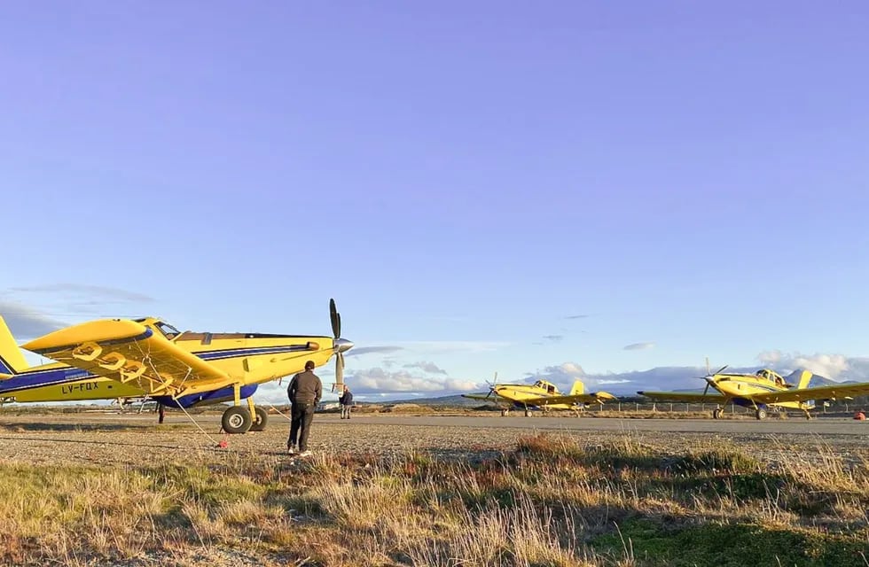 Llegaron dos nuevos aviones hidrantes para combatir el incendio de la Reserva Provincial