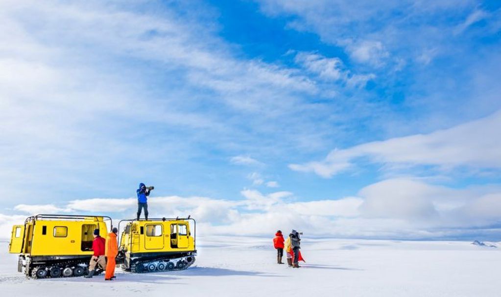 División logística terrestre desplegada en Antártida. Tiene asiento en la Base chilena Frei Montalva, en la Isla 25 de Mayo.