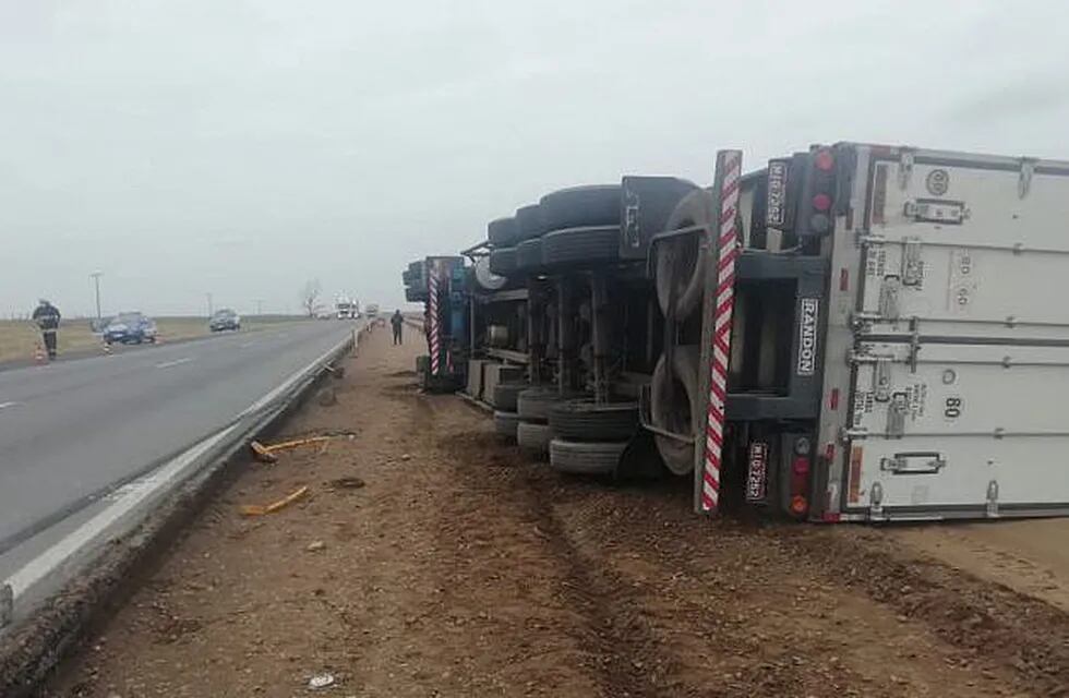 El conductor solo sufrió lesiones leves. (Foto: LV16.com).