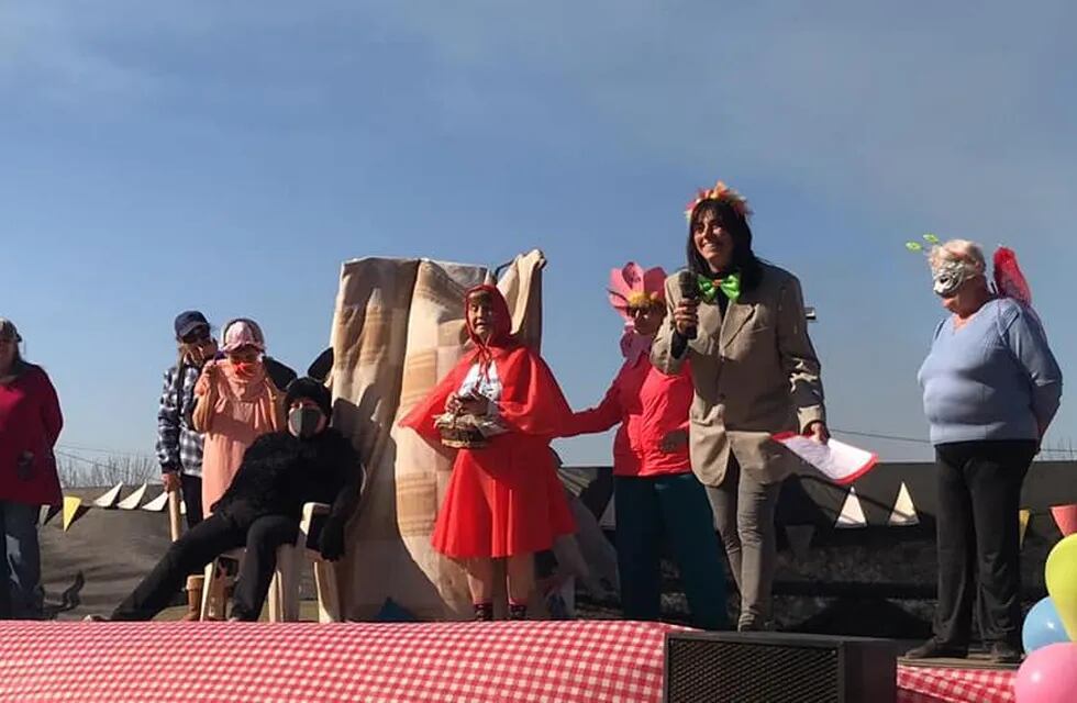 Taller de teatro para adultos de Soldini presentó el cuento de Caperucita Roja