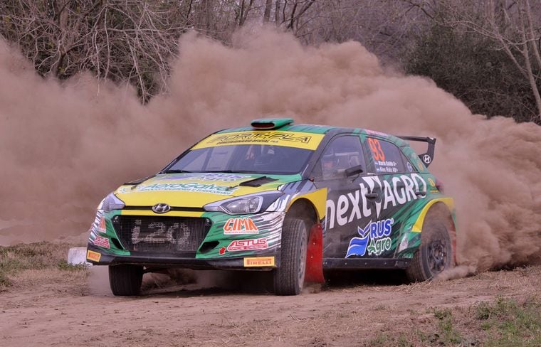Baldo, sobre su Hyundai R5, de la primera división del Rally Argentino.