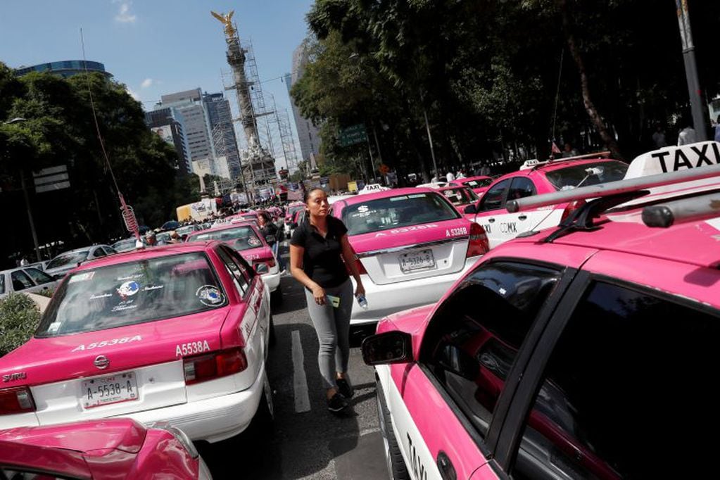 Los taxistas protestan contra las aplicaciones de taxis como Uber, Cabify y Didi, en la Ciudad de México, México, 7 de octubre de 2019. Crédito: REUTERS / Carlos Jasso