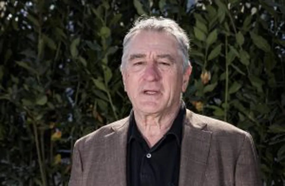 Actor Robert De Niro poses for portrait photographs for the film Hands of Stone at the 69th international film festival, Cannes, southern France, Tuesday, May 17, 2016. (AP Photo/Joel Ryan) cannes francia robert de niro festival internacional del cine de 