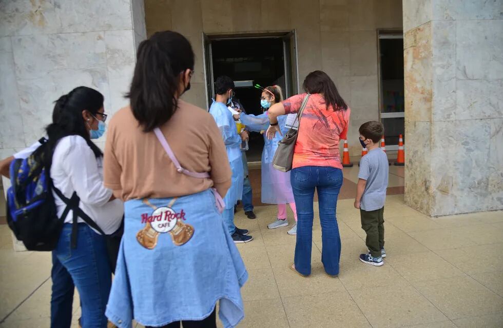 Vacunación Aulas Seguras este viernes en Córdoba. (Pedro Castillo/La Voz)