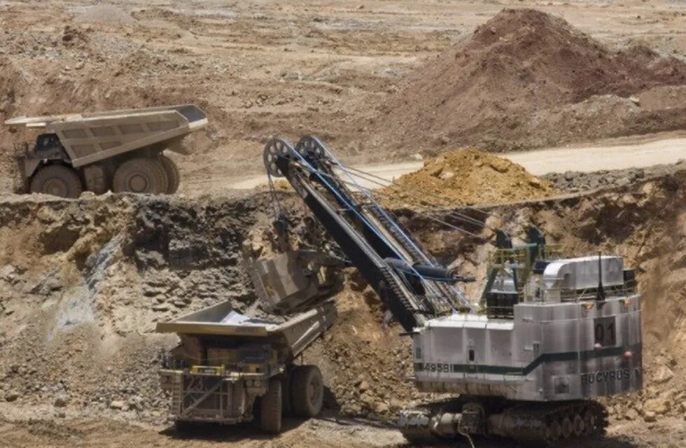 El Gobierno mendocino está en negociaciones con al menos tres empresas nacionales para reanudar el desarrollo de la minería metalífera en la zona de Malargüe.