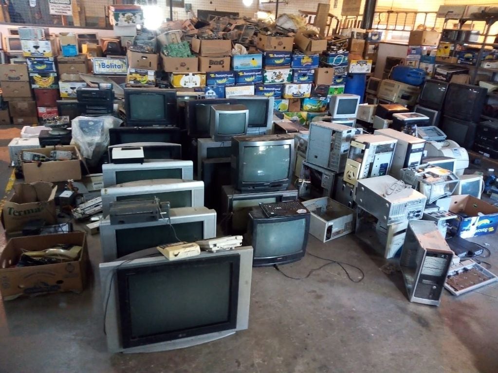 Se entregaron 2400kg. de aparatos informáticos y electrónicos en desuso al penal de Sierra Chica