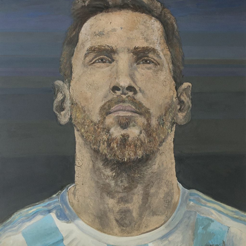 Jorge López hizo un retrato de Lionel Messi con tierra de las primeras canchas donde jugó el rosarino.