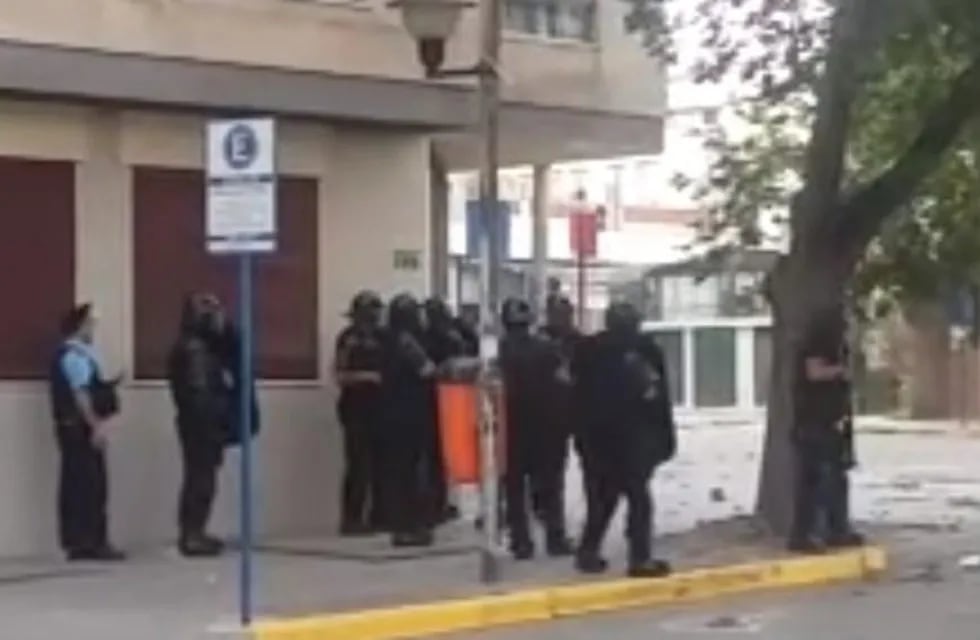 Neuquén: enfrentamiento entre la policía y ATE. (Captura de pantalla)