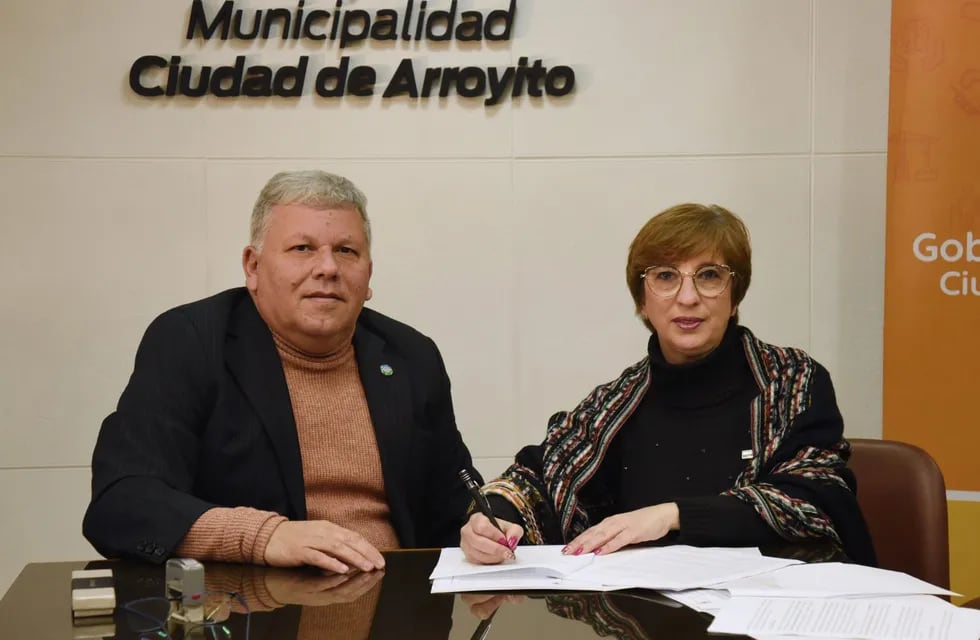 Cespal y Municipio firma del convenio Ampliacion Gas Natural en Arroyito