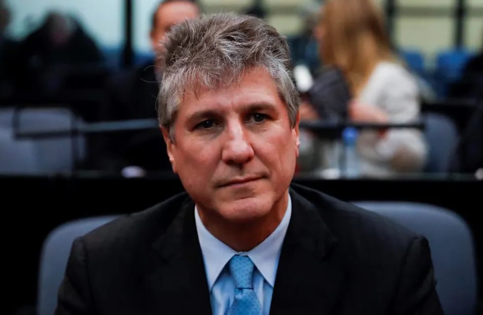 Former Argentine Vice President Amado Boudou sits in a courtroom during the verdict of the trial against him in Buenos Aires, Argentina, Tuesday, Aug. 7, 2018. Boudou was sentenced to five years and 10 months in prison for bribery and conducting business incompatible with public office. (AP Photo/Sebastian Pani) ciudad de buenos aires amado boudou juicio a ex vicepresidente de la nacion corrupcion caso compra irregular empresa ciccone