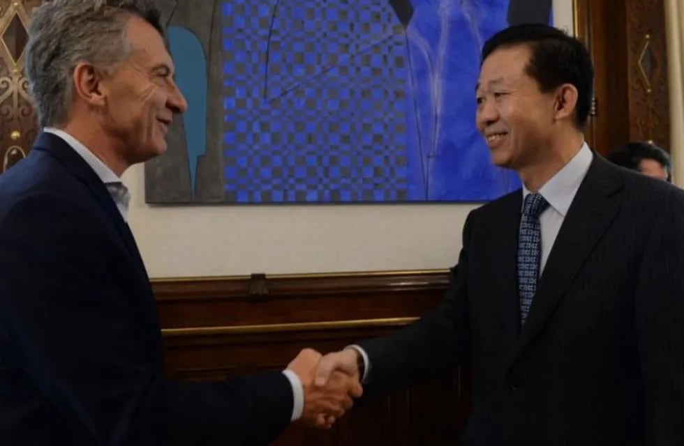 Mauricio Macri se reunió con el ministro de Finanzas de China. Foto: Twitter.