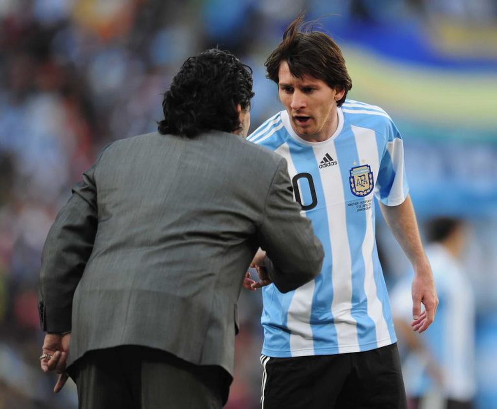 Del Bosque: Messi fue un gran heredero de Maradona y creo que ya superó al maestro.