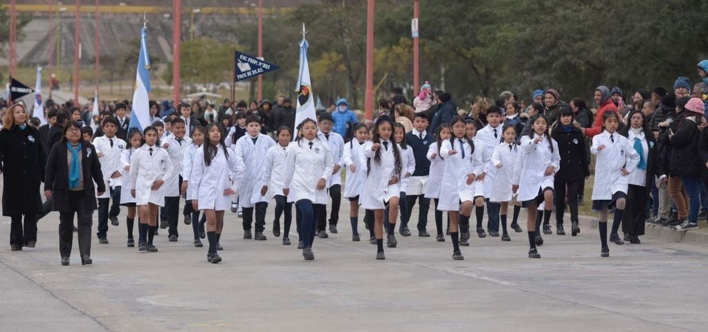Numerosas delegaciones escolares participaron en el desfile con motivo de la fecha patria realizado en la Ciudad Cultural.