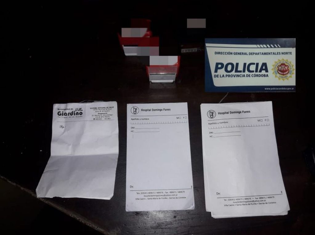 Objetos encontrados durante el allanamiento en Cosquín