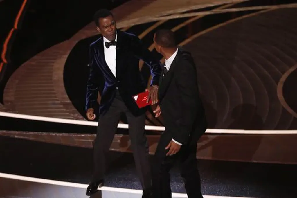 El tremendo golpe de Will Smith a Chris Rock, en plena ceremonia de los Premios Oscar 2022.