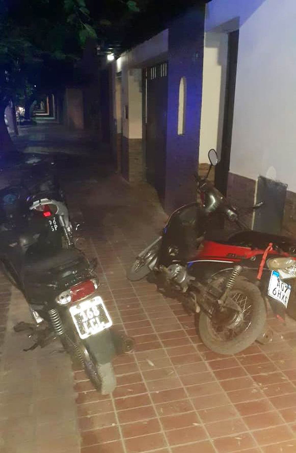 Tres jóvenes fueron detenidos por robar motos de la playa de secuestros de Capital. Foto 