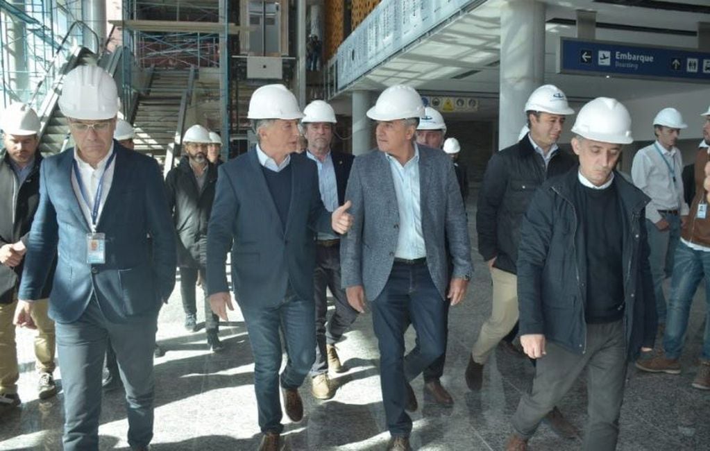 Funcionarios de Nación y Provincia acompañaron al presidente Macri y al gobernador Morales en la recorrida por las nuevas instalaciones que se construye en el aeropuerto jujeño.