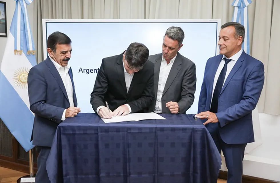 San Luis firmó con Nación la implementación del Fondo Compensador para las empresas de transporte urbano e interurbano. Subsidio