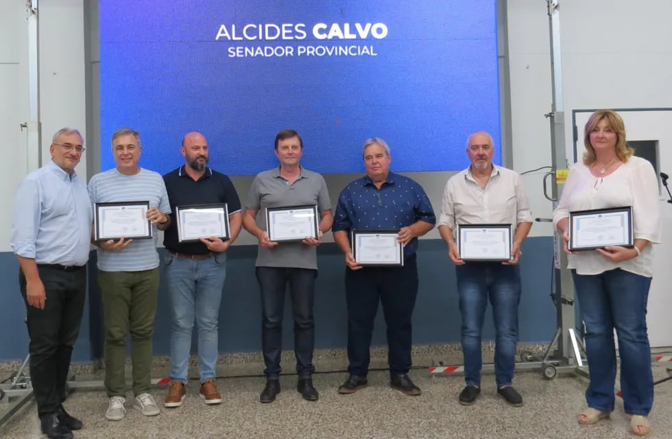 Reconocimiento a Intendentes y Presidentes Comunales por parte del senador Alcides Calvo