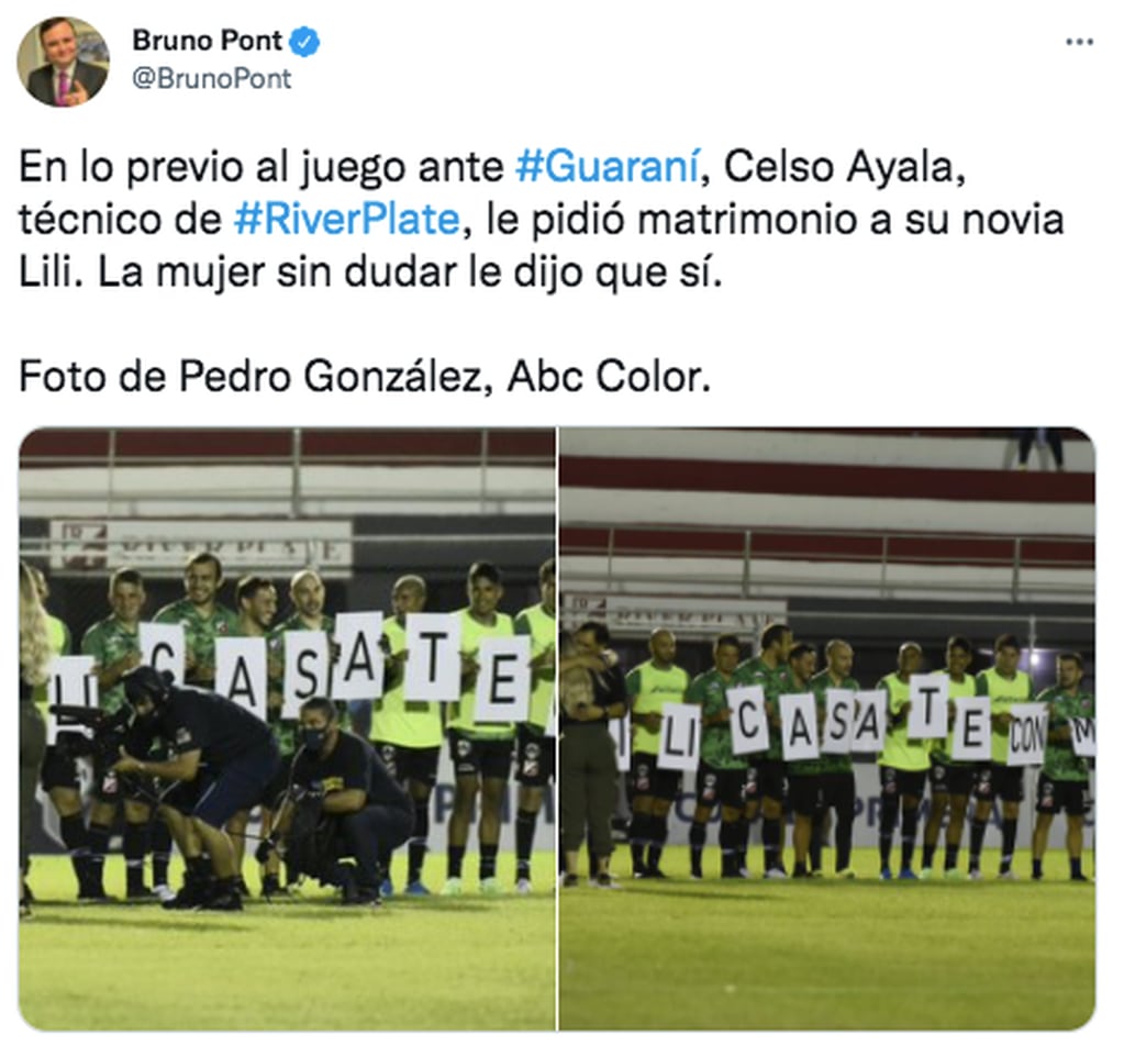 La propuesta de matrimonia de Celso Ayala en plena cancha de fútbol.