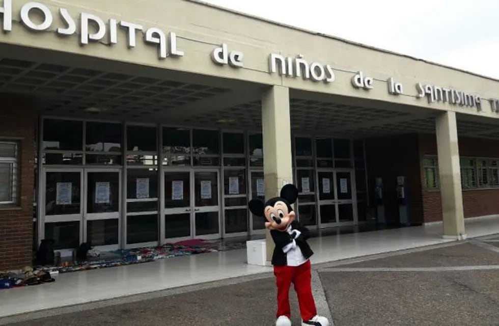 Mickey Mouse visitó el Hospital de Niños de la Santísima Trinidad de Córdoba.