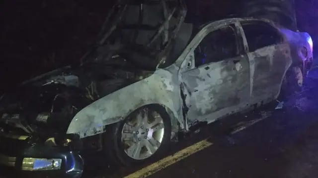 Automóvil sustraído en Puerto Esperanza fue hallado incinerado en Eldorado