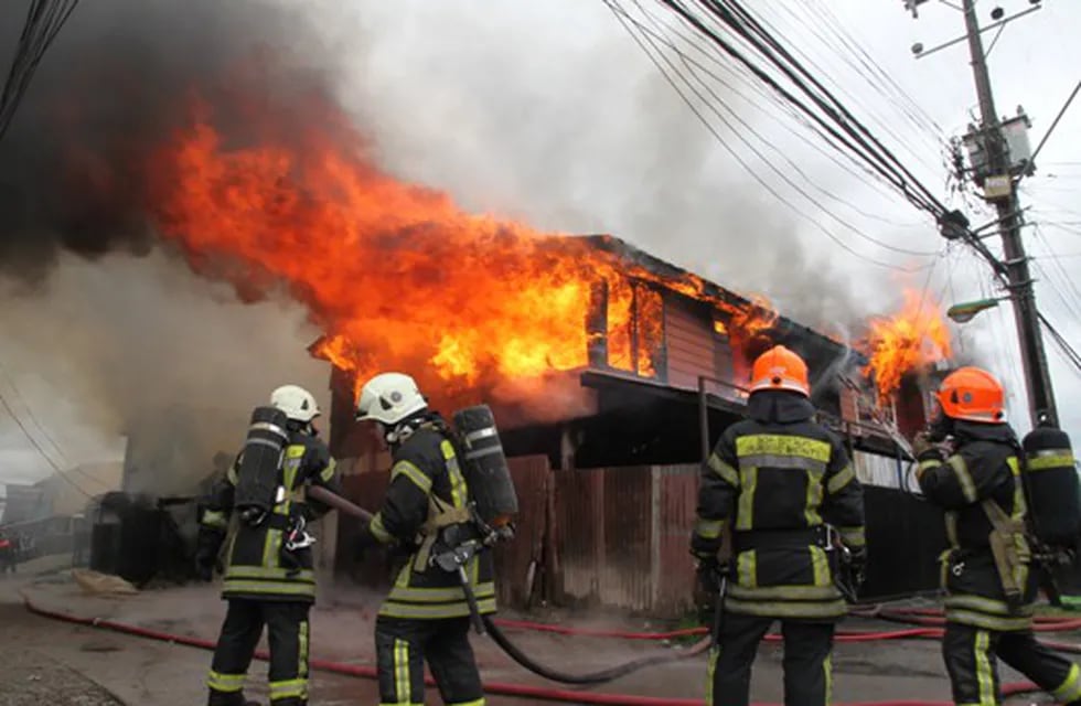 Un niño de La Plata salvó a sus hermanitos de un incendio en su casa.