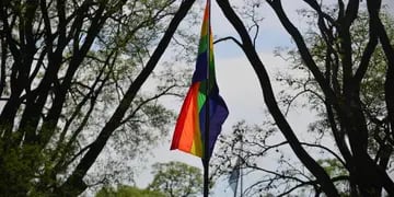 La Bandera LGBT volvió al Parque Sarmiento.