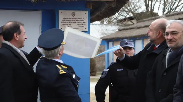 Perotti dejó inaugurada la nueva escuela de Policías en Rafaela