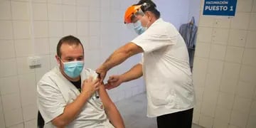 Colocación de vacuna contra el coronavirus en Rosario