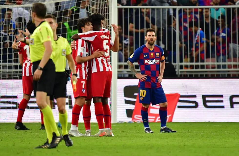 En un partidazo, Atlético Madrid venció 3-2 a Barcelona y se metió en la final de la Supercopa de España. (AFP)