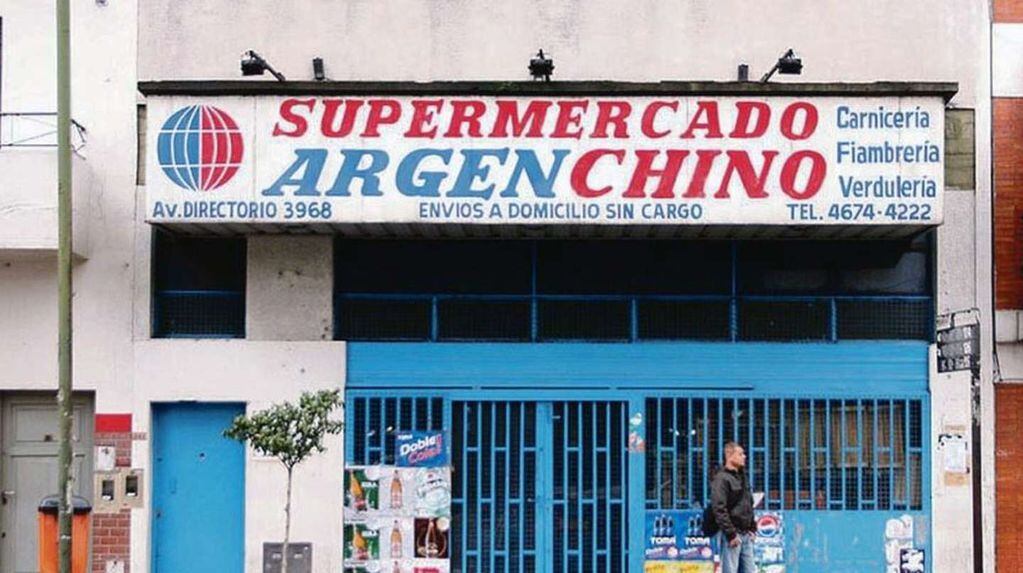 La fachada del supermercado "Argenchino" ubicado en José C. Paz, donde el dueño del local se defendió de un supuesto intento de asalto.