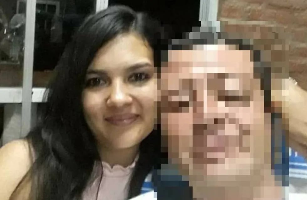 La mujer de 37 años fue apuñalada frente a su casa de Cerrito y Chile.