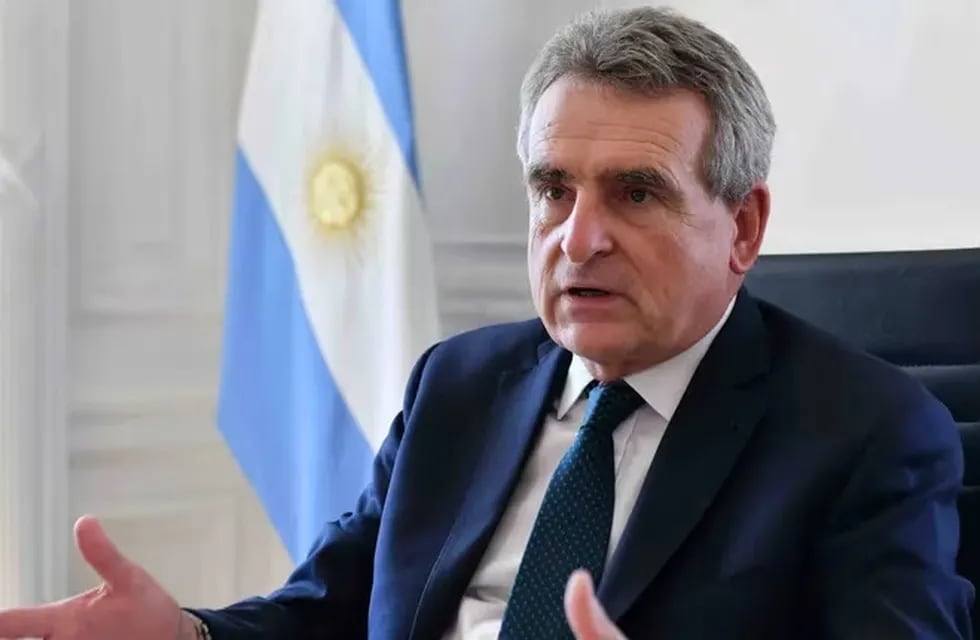 El Jefe de Gabinete, Agustín Rossi, aseguró que Patricia Bullrich "no sabe un pepino de economía".