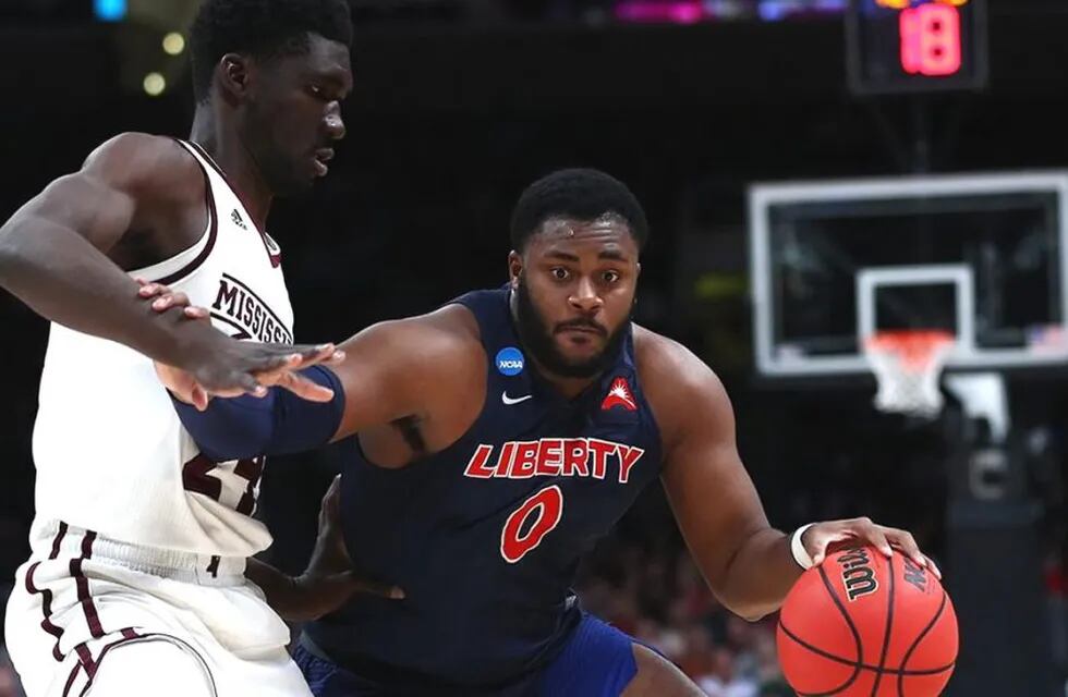 El alero llega proveniente del equipo de la Universidad de Liberty.