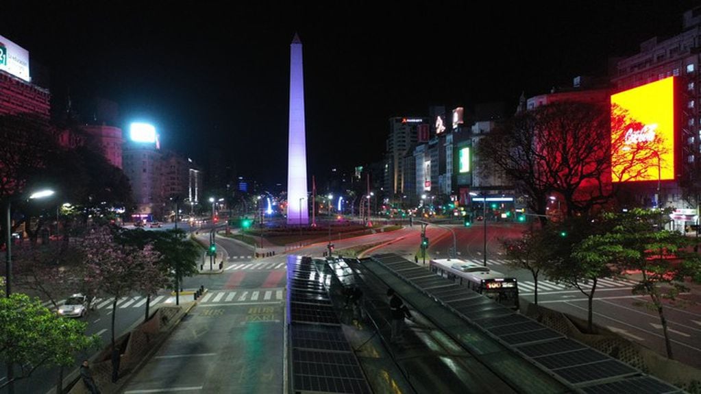 Cómo se mantienen los más de 700 paneles solares que alimentan a la red eléctrica de la Ciudad de Buenos Aires.