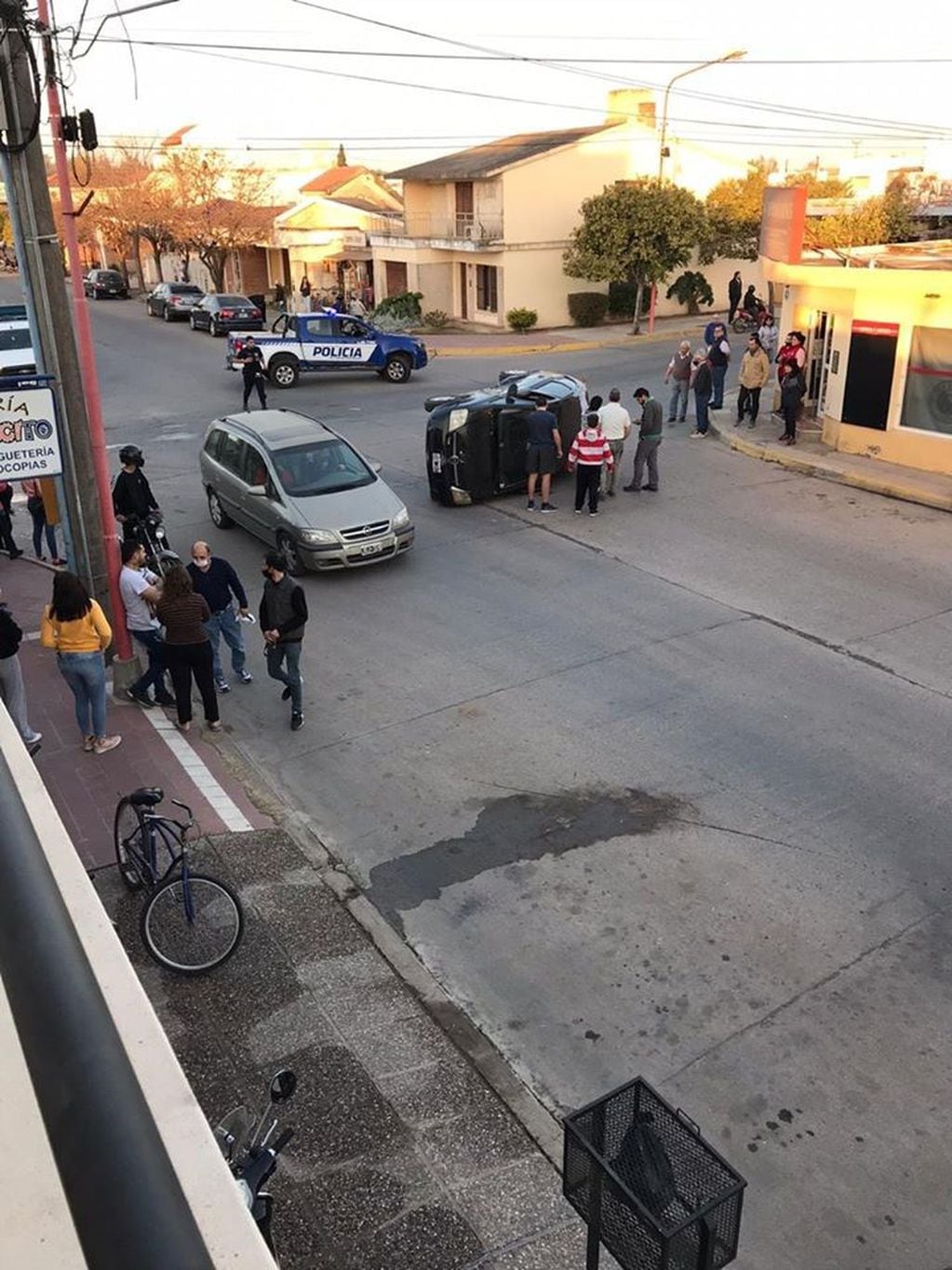 Volcó un vehículo en Av. Mariano Moreno y Dean Funes en Arroyito