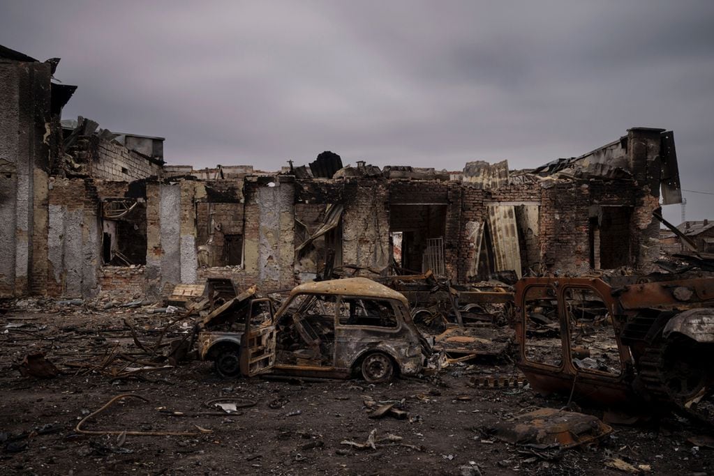 Postales de guerra: Ucrania enfrenta más de un mes de la invasión al país.  (Felipe Dana/ AP)