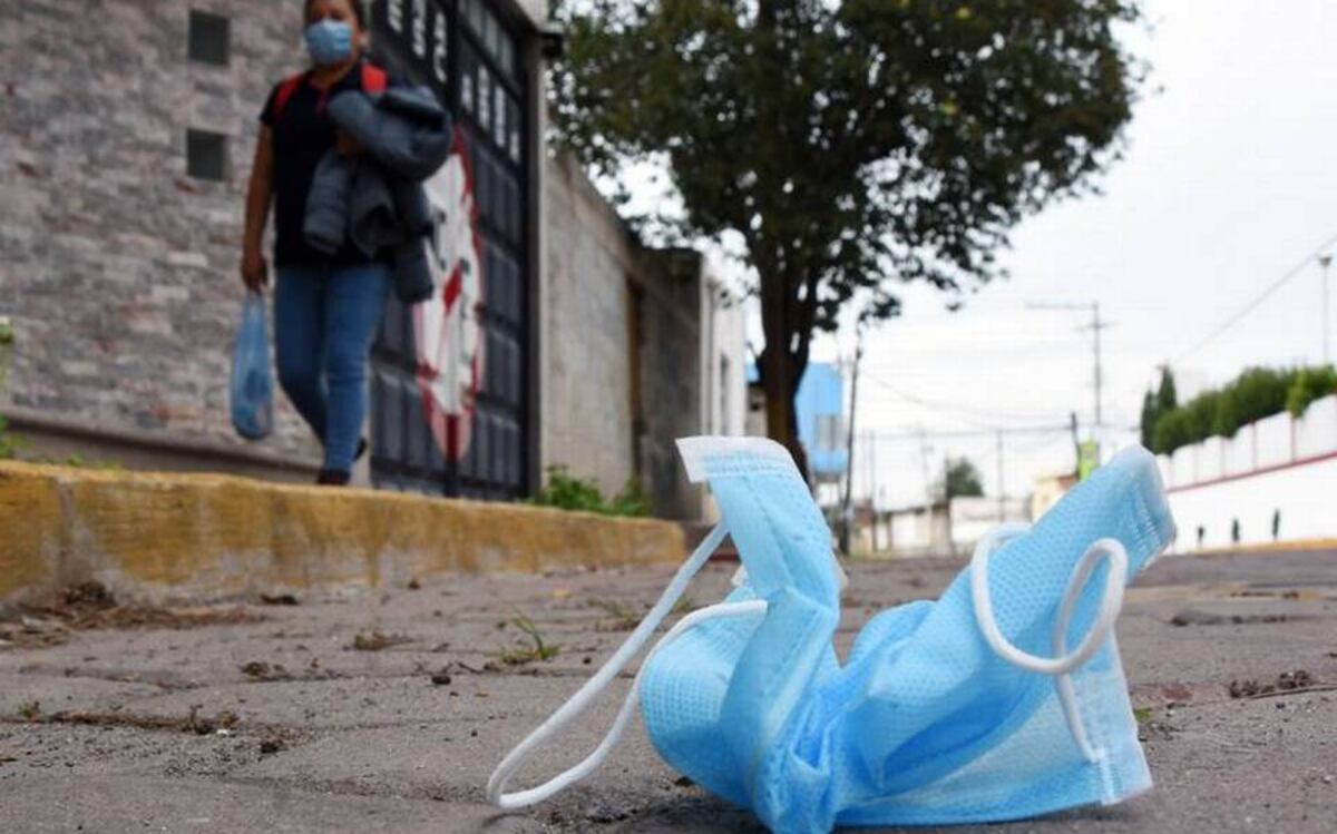 Si una persona se vacuna contra el coronavirus, ¿puede dejar de usar barbijo?