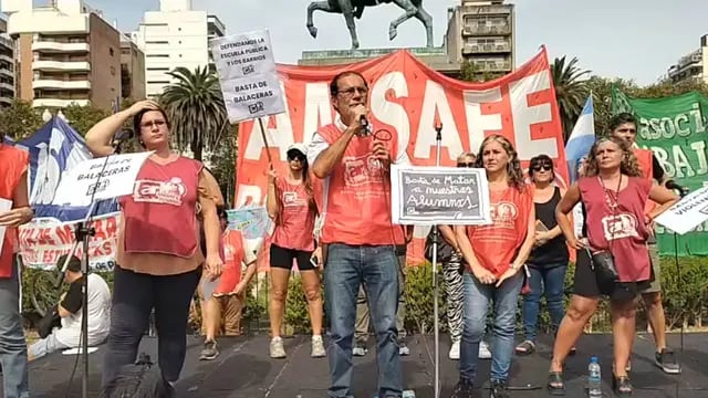 Acto de gremios docentes en Rosario