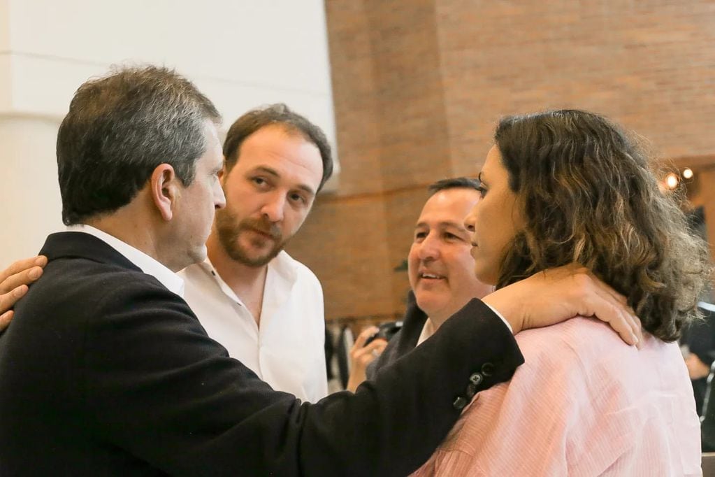 Los precandidatos de UxP en Jujuy Emanuel Martín Palmieri, Alejandro Snopek y Leila Chaher, junto al ministro y precandidato presidencial Sergio Massa.