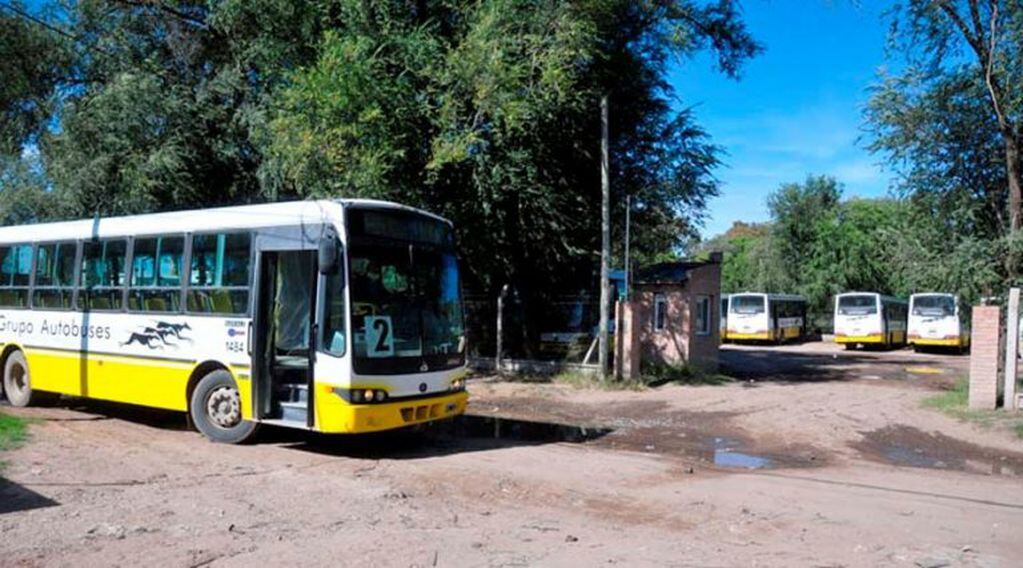 El paro afecta a las empresas Autobuses Santa Fe y Dumas (El Diario)