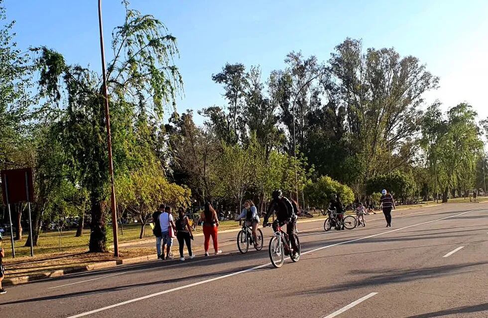 Domingo primaveral en Carlos Paz, a pocas horas de las nuevas restricciones en todo Punilla. (Foto: VíaCarlosPaz).